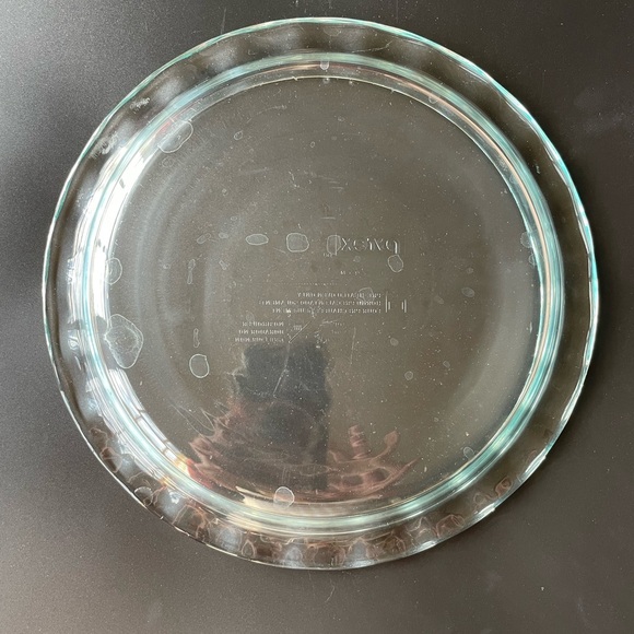 Vintage, Fluted Edge Pie Pan, 9.5 inches, by Pyrex - Picture 2 of 6